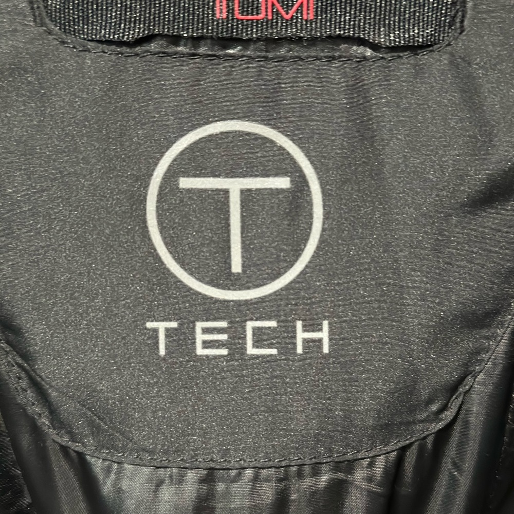 Men's Tumi Tech Jacket w/ In Collar Hood & Removable
Zip Front Liner Size XL